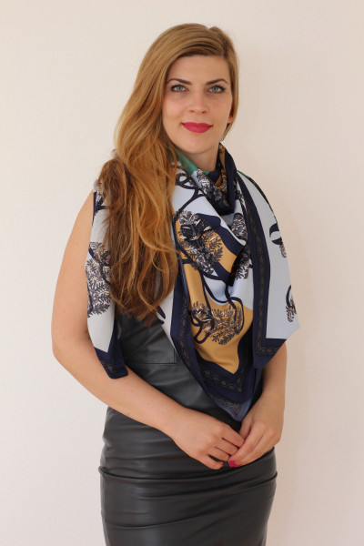 Model 27 , Tuch 130x 130 cm, mehrfarbig, Seidentwill