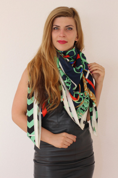 Model 19 , Tuch 130x 130 cm, mehrfarbig, Seidentwill