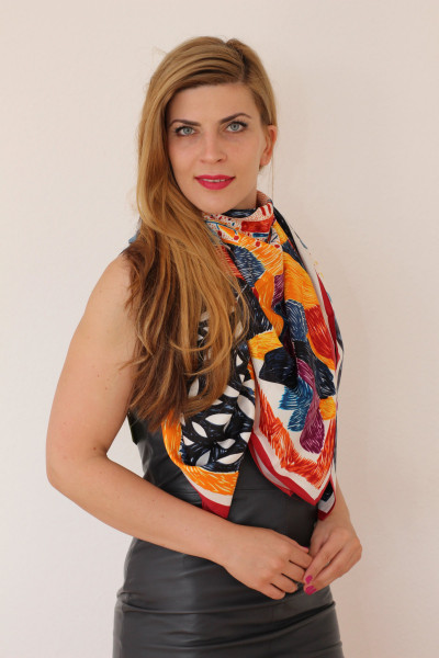 Model 10 , Tuch 130 x 130 cm, mehrfarbig, Seidentwill