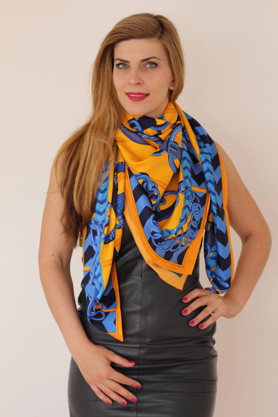 Model 13, Tuch 130 x 130 cm, mehrfarbig, Seidentwill