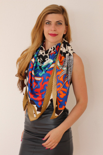 Model 32 , Tuch 130x 130 cm, mehrfarbig, Seidentwill