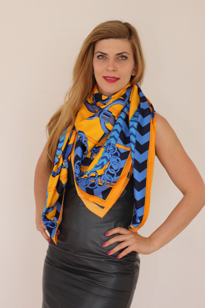 Model 13, Tuch 130 x 130 cm, mehrfarbig, Seidentwill