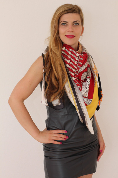 Model 25, Tuch 130x 130 cm, mehrfarbig, Seidentwill