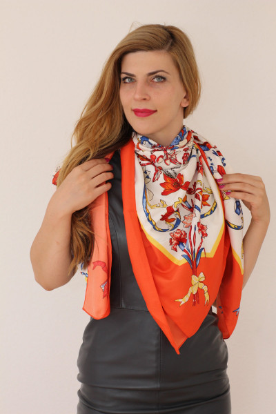 Model 7 , Tuch 130x 130 cm, mehrfarbig, Seidentwill